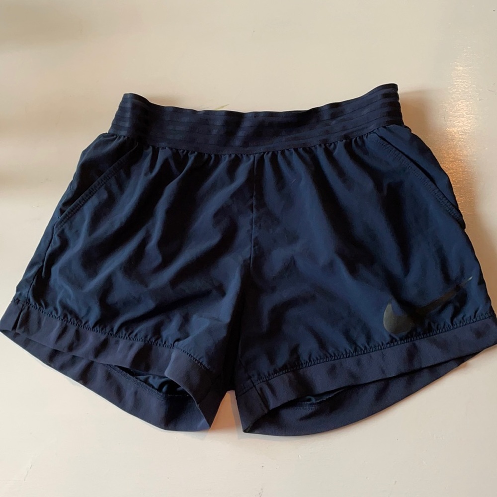 Nike athletic shorts women’s small navy